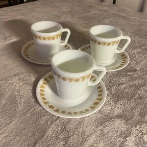 Pyrex Corelle set of 3 coffee mugs and saucers. 1970’s. Perfect